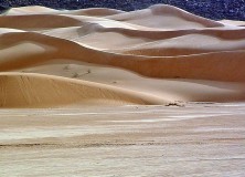Dunas de areia douradas da Mauritânia; terrorismo no Sael e os temores na Europa afugentaram turistas do país